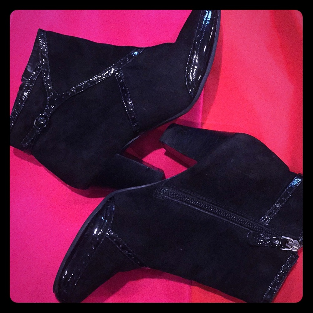 CLARKS BLACK ZIPPER HEEL BOOTS